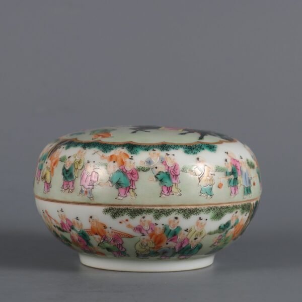Qing Dynasty Qianlong Period Famille Rose Hundred Children Picture Opening Kirin
