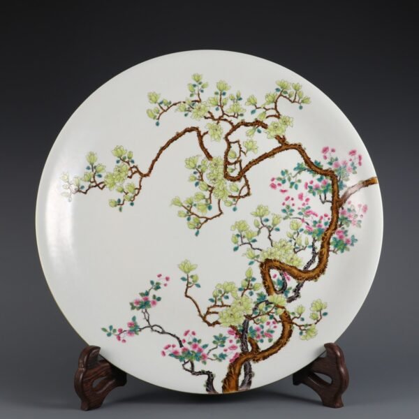 purple background and a magnolia flower pattern, made in the Yongzheng period of the Qing Dynasty