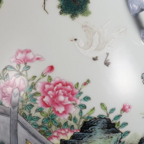 Qing Dynasty Qianlong Period Porcelain Peace Dove Ruyi Ear Vase - Image 3