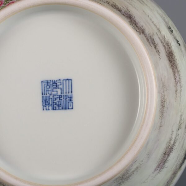 Qing Dynasty Qianlong Period Porcelain Peace Dove Ruyi Ear Vase - Image 8