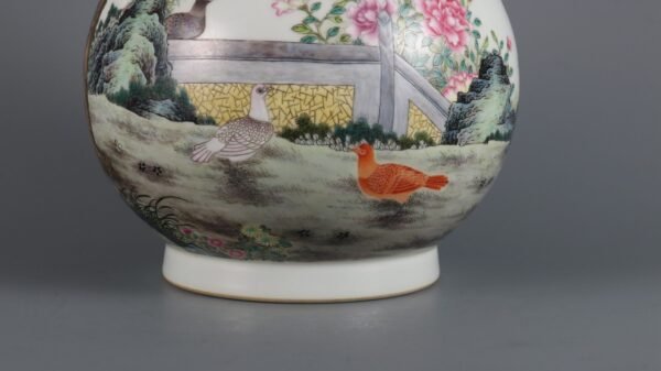 Qing Dynasty Qianlong Period Porcelain Peace Dove Ruyi Ear Vase - Image 6