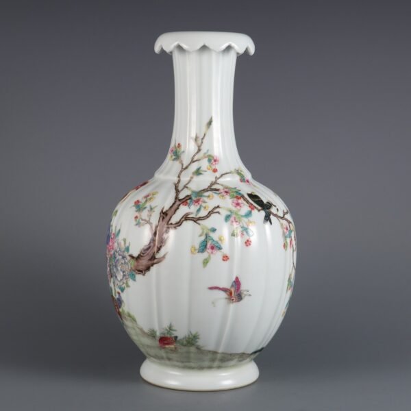 Qing Dynasty Qianlong period powder enamel official top grade melon rhombus round mouth vase - Image 2