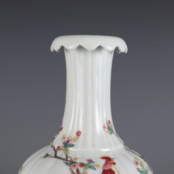 Qing Dynasty Qianlong period powder enamel official top grade melon rhombus round mouth vase - Image 5