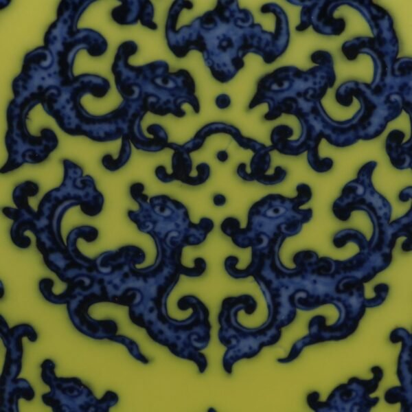 Kuifeng pattern square vase made in the Qianlong period of the Qing Dynasty - Image 6