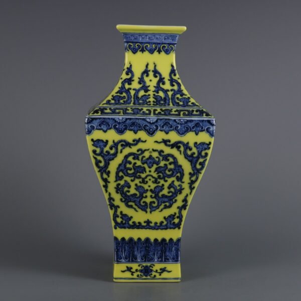 Kuifeng pattern square vase made in the Qianlong period of the Qing Dynasty - Image 5