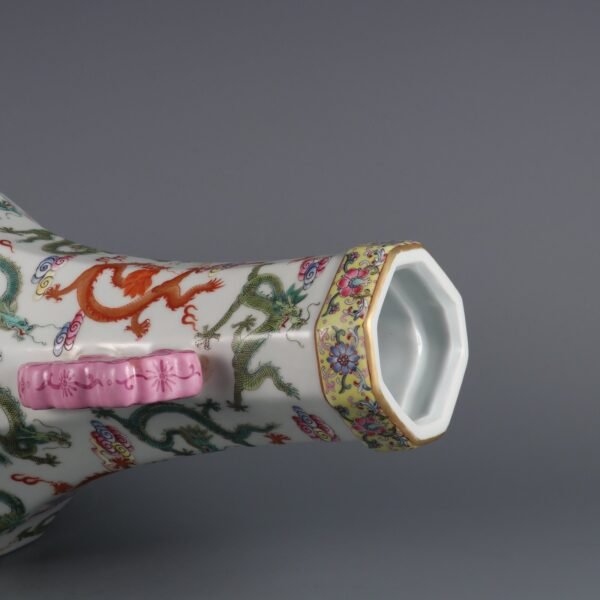 Qing Dynasty Qianlong period pink enamel cloud dragon pattern double handle octagonal vase - Image 5