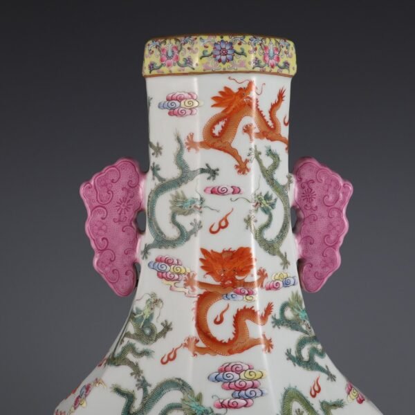 Qing Dynasty Qianlong period pink enamel cloud dragon pattern double handle octagonal vase - Image 6