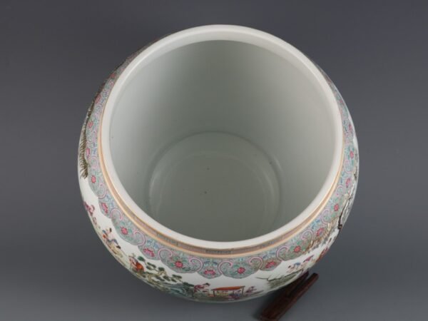 Qing Dynasty Qianlong period pastel farmhouse large scroll jar - Image 7