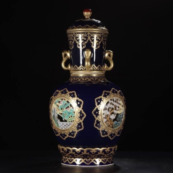 A Qing Dynasty Qianlong-era vase with a four-handled rotating lid and carved with gold - Image 2