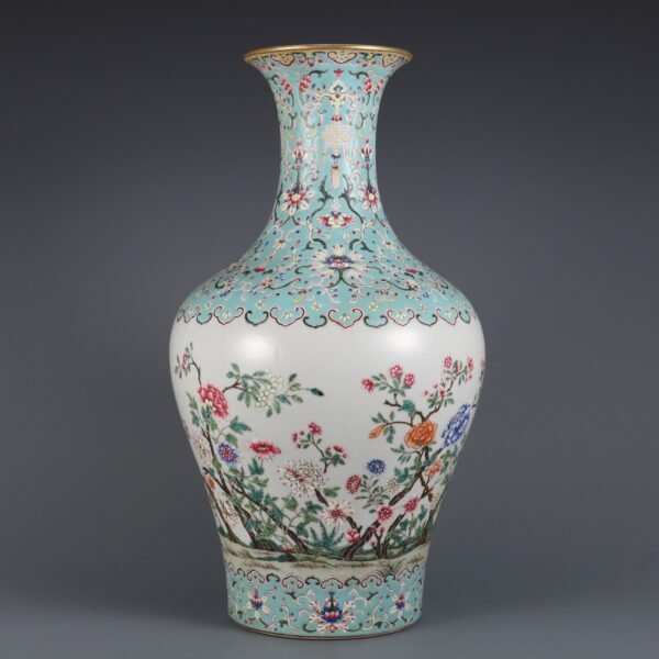 Qing Dynasty Qianlong period turquoise green ground pastel flower pattern large appreciation vase