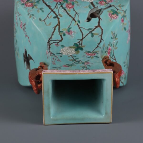 Qing Daoguang Period Turquoise Green Ground Famille Rose Flower and Bird Pattern - Image 3