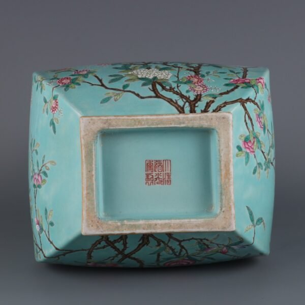 Qing Daoguang Period Turquoise Green Ground Famille Rose Flower and Bird Pattern - Image 4