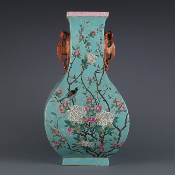 Qing Daoguang Period Turquoise Green Ground Famille Rose Flower and Bird Pattern