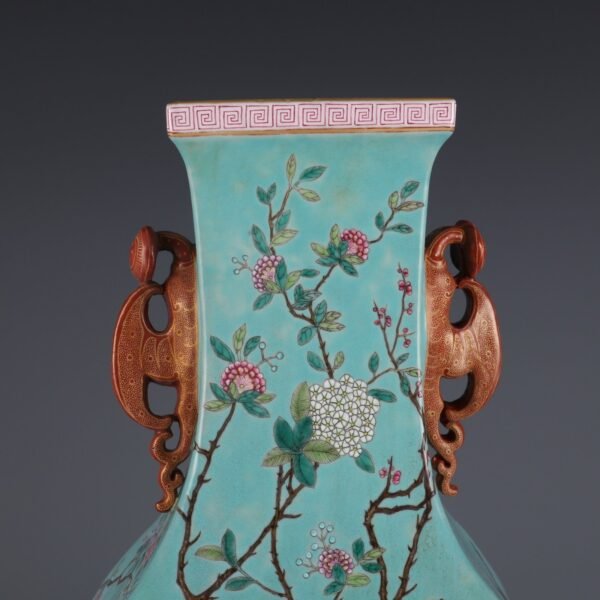Qing Daoguang Period Turquoise Green Ground Famille Rose Flower and Bird Pattern - Image 5