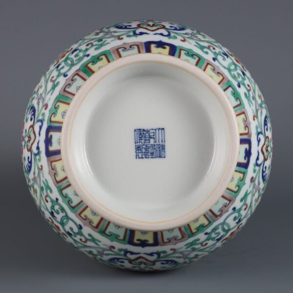 pattern animal ear gourd vase made in the Qianlong period of the Qing Dynasty - Image 9