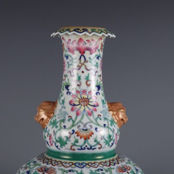 pattern animal ear gourd vase made in the Qianlong period of the Qing Dynasty - Image 3