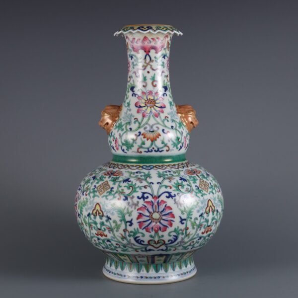 pattern animal ear gourd vase made in the Qianlong period of the Qing Dynasty