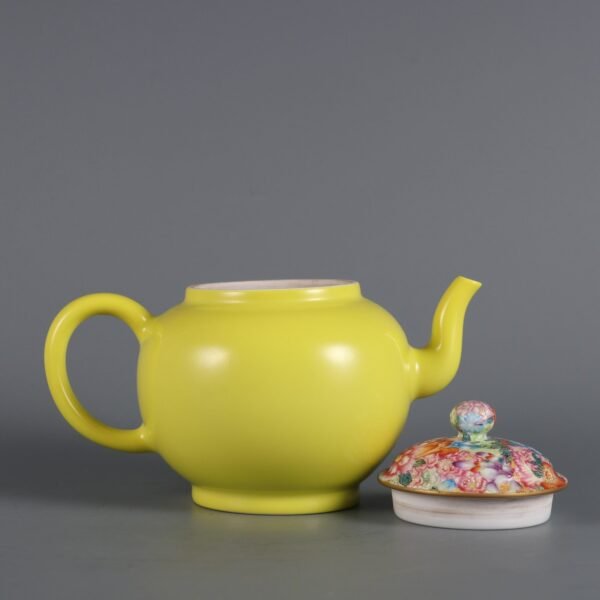 Qing Dynasty Yongzheng lemon yellow glaze with enamel flower pattern teapot - Image 2