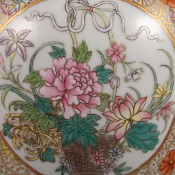 Qing Dynasty Qianlong period made of powder enamel and gold-painted flower basket - Image 7