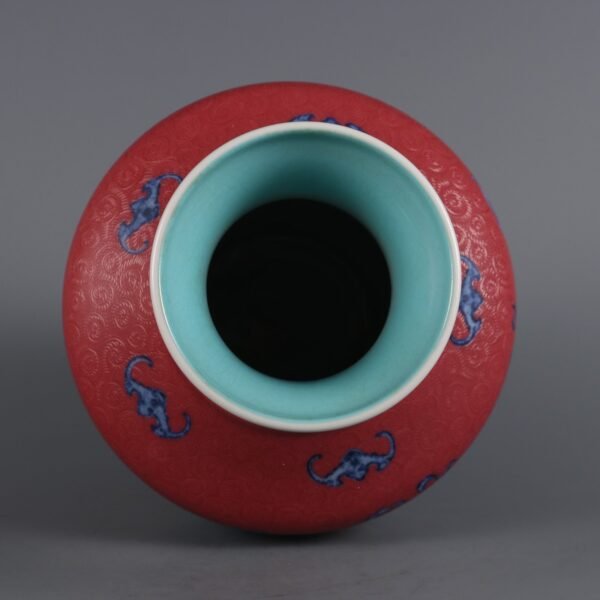 Qing Dynasty Qianlong period blue white lion rolling ball with rouge red ground carved flower vase - Image 6