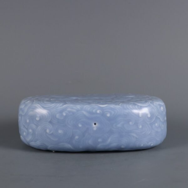 Sky blue glaze carved auspicious cloud pattern pillow made in the Qianlong period of the Qing Dynast - Image 3