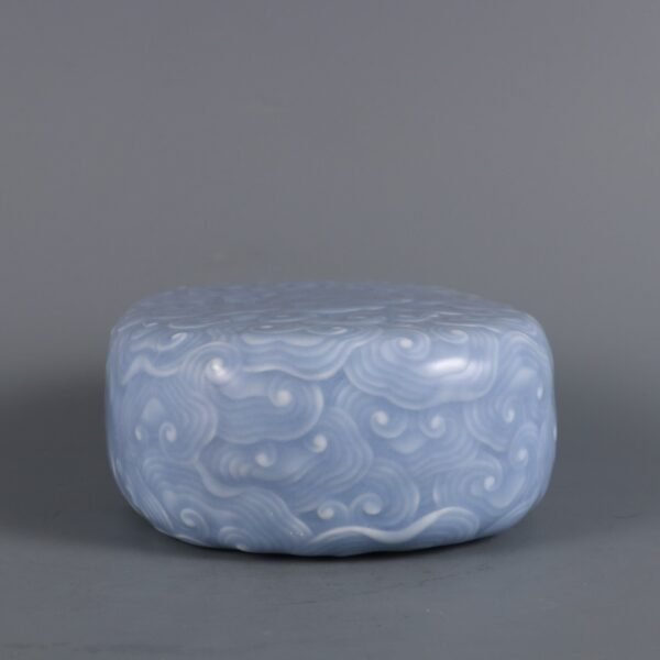 Sky blue glaze carved auspicious cloud pattern pillow made in the Qianlong period of the Qing Dynast - Image 4