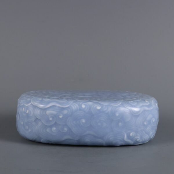 Sky blue glaze carved auspicious cloud pattern pillow made in the Qianlong period of the Qing Dynast - Image 5