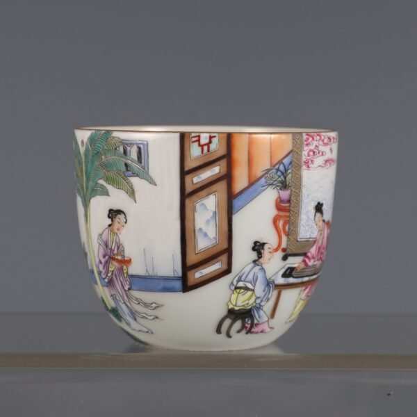 A pair of famille rose cups from the Qing Dynasty Qianlong Period