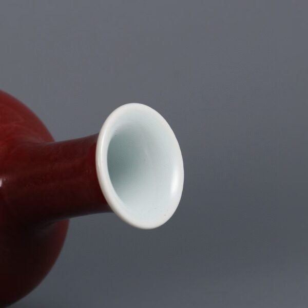Qing Dynasty Kangxi Year Cowpea Red Glaze Radish Vase - Image 5