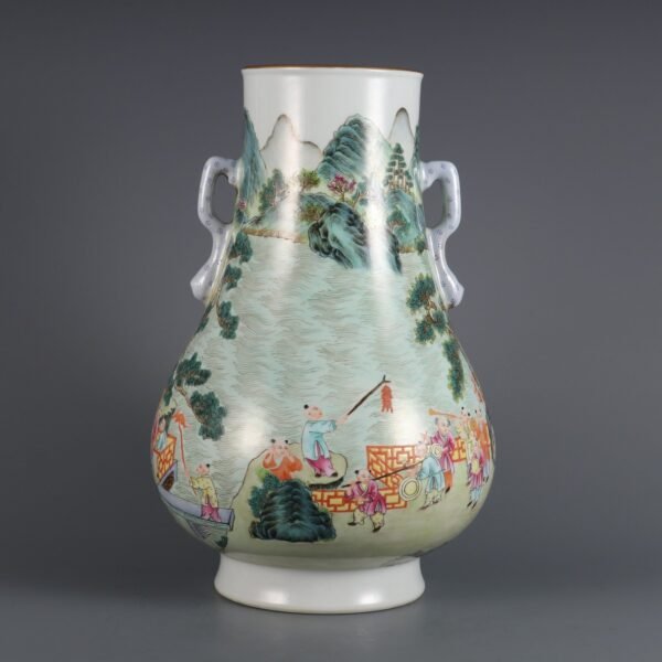 Qing Dynasty Qianlong period pink enamel one-ear vase with a hundred children pattern - Image 2