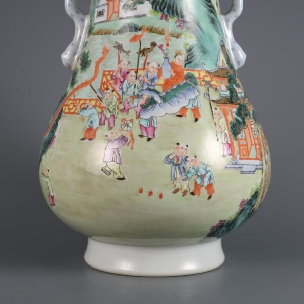 Qing Dynasty Qianlong period pink enamel one-ear vase with a hundred children pattern - Image 3
