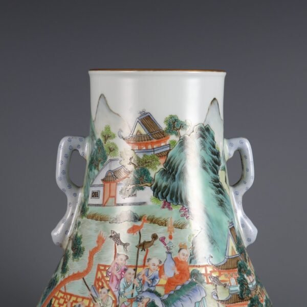 Qing Dynasty Qianlong period pink enamel one-ear vase with a hundred children pattern - Image 5