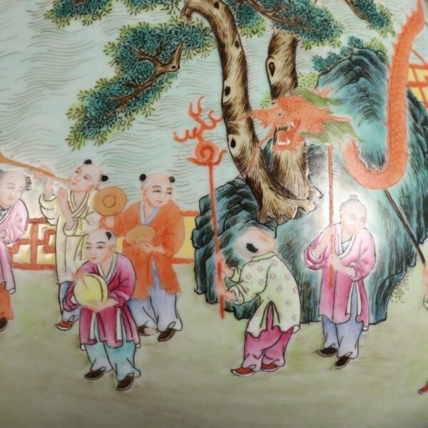 Qing Dynasty Qianlong period pink enamel one-ear vase with a hundred children pattern - Image 7