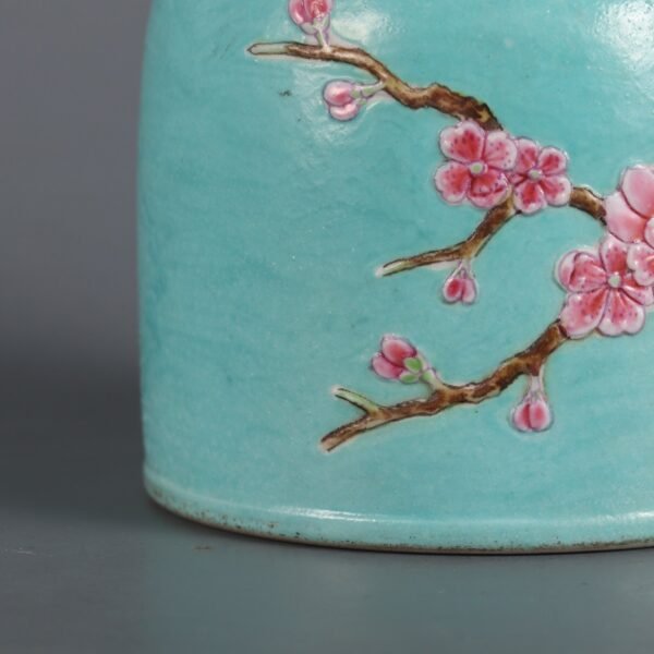 Qing Dynasty Qianlong period turquoise green glaze with colored carving of a plum blossom washbasin - Image 7