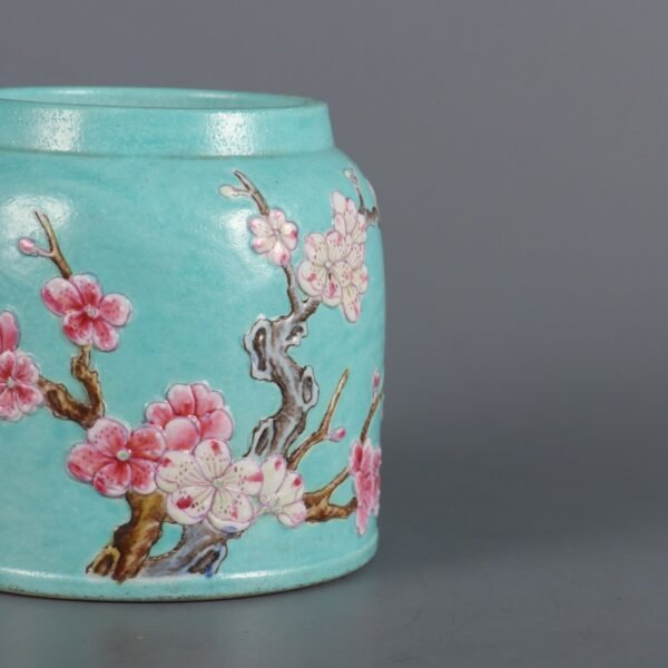 Qing Dynasty Qianlong period turquoise green glaze with colored carving of a plum blossom washbasin - Image 6