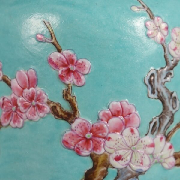 Qing Dynasty Qianlong period turquoise green glaze with colored carving of a plum blossom washbasin - Image 5