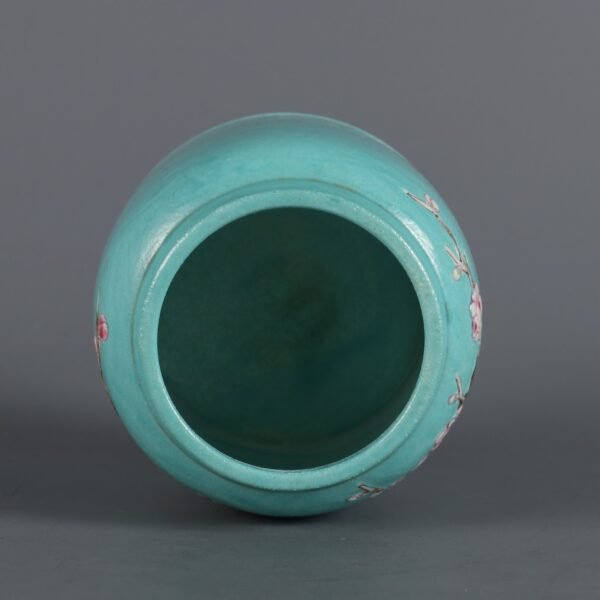 Qing Dynasty Qianlong period turquoise green glaze with colored carving of a plum blossom washbasin - Image 4