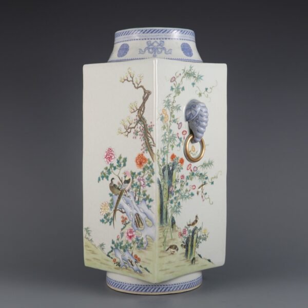 flower and bird patterns and elephant ears, made in the Qianlong period of the Qing Dynasty