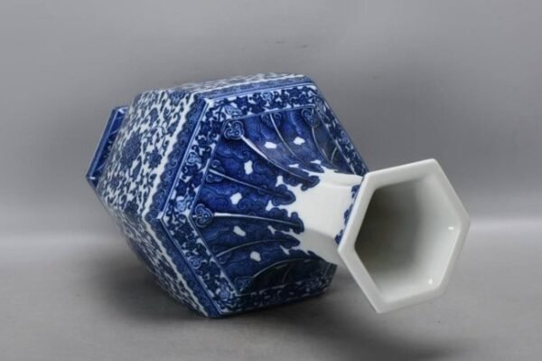 Qing Dynasty Qianlong blue and white hexagonal inlay - Image 4