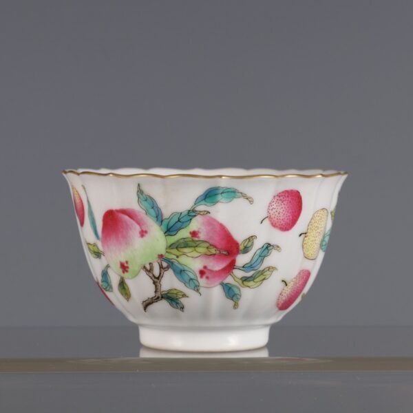 A pair of famille rose melon and fruit cups made in the Tongzhi period of the Qing Dynasty - Image 3