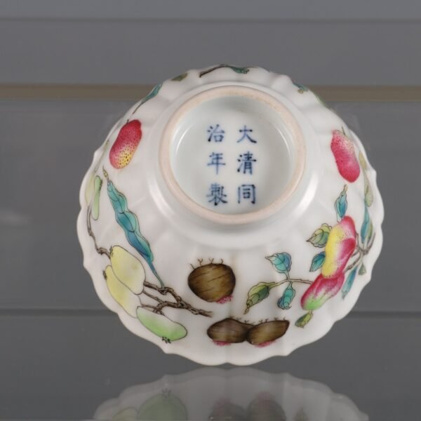 A pair of famille rose melon and fruit cups made in the Tongzhi period of the Qing Dynasty - Image 7