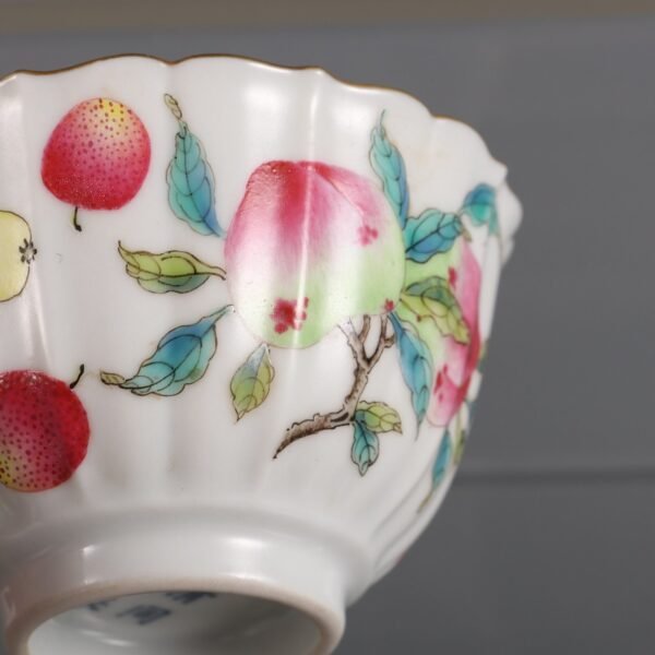 A pair of famille rose melon and fruit cups made in the Tongzhi period of the Qing Dynasty - Image 8