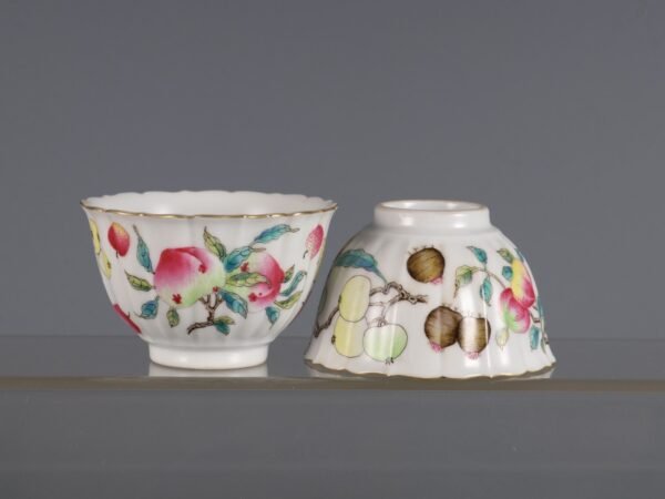 A pair of famille rose melon and fruit cups made in the Tongzhi period of the Qing Dynasty - Image 2