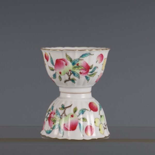 A pair of famille rose melon and fruit cups made in the Tongzhi period of the Qing Dynasty - Image 9