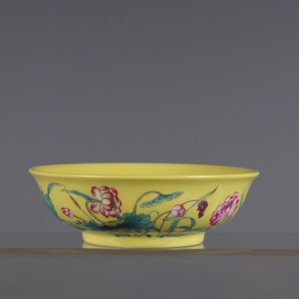 lotus-patterned bowl made by Emperor Kangxi of the Qing Dynasty