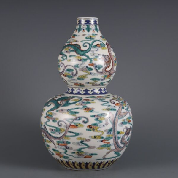 Doucai Cloud Dragon Pattern Gourd Vase Made in the Qianlong Period of the Qing Dynasty - Image 2