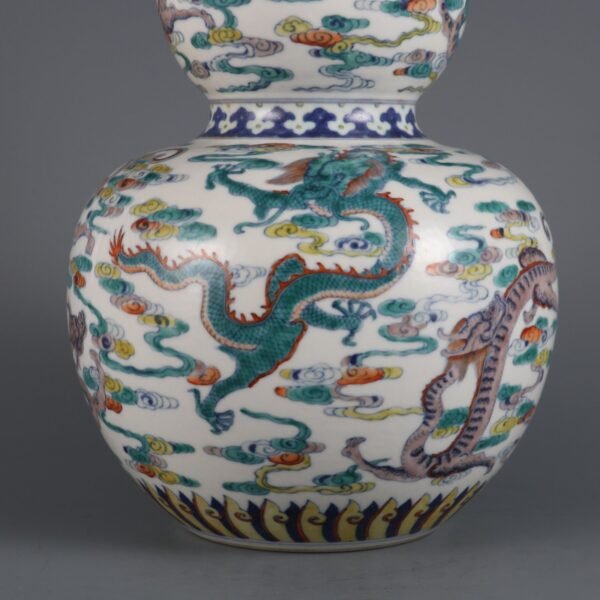 Doucai Cloud Dragon Pattern Gourd Vase Made in the Qianlong Period of the Qing Dynasty - Image 3