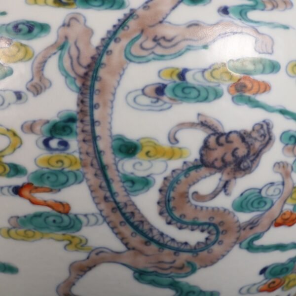 Doucai Cloud Dragon Pattern Gourd Vase Made in the Qianlong Period of the Qing Dynasty - Image 4