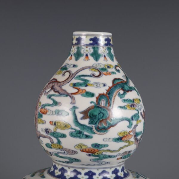 Doucai Cloud Dragon Pattern Gourd Vase Made in the Qianlong Period of the Qing Dynasty - Image 6