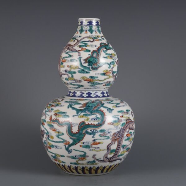 Doucai Cloud Dragon Pattern Gourd Vase Made in the Qianlong Period of the Qing Dynasty